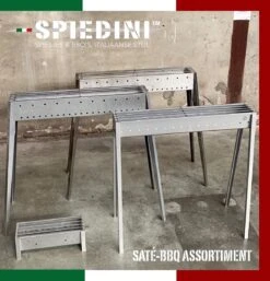 Spiedini Saté-bbq Bali 40 Mini - Kleine, Smalle Houtskoolbarbecue Met Horizontaal Rooster Voor Sate Of Andere Spiesjes - 40 Cm Lang, 11 Cm Breed, 14 Cm Hoog - Ideaal Voor Tuin- Of Open Haard, Of Balkon - Materiaal: Gealuminiseerd Ijzer -Barbecue Benodigdheden Winkel 1153x1200 2