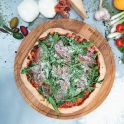 Boska Pizzaplank Friends L - BBQ Accessoires - Eikenhout - Handige Opvanggeul - Ø 34 Cm -Barbecue Benodigdheden Winkel 1200x1200 131