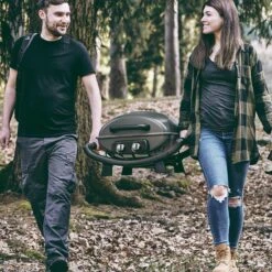 Burnhard Draagbare 2-Branders Gasbarbecue - Afdekhoes - BBQ Wayne 21 Burnhard Draagbare 2-Branders Gasbarbecue - Afdekhoes - BBQ Wayne -Barbecue Benodigdheden Winkel 1200x1200 495