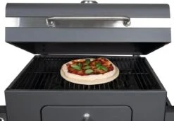 Boska Pizzasteen Deluxe - Voor Oven & BBQ - Knapperige Pizza's - Ø 29.5 Cm - BBQ Accessoires -Barbecue Benodigdheden Winkel 1200x830