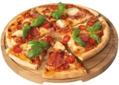 Boska Pizzaplank Friends L - BBQ Accessoires - Eikenhout - Handige Opvanggeul - Ø 34 Cm -Barbecue Benodigdheden Winkel 1200x857